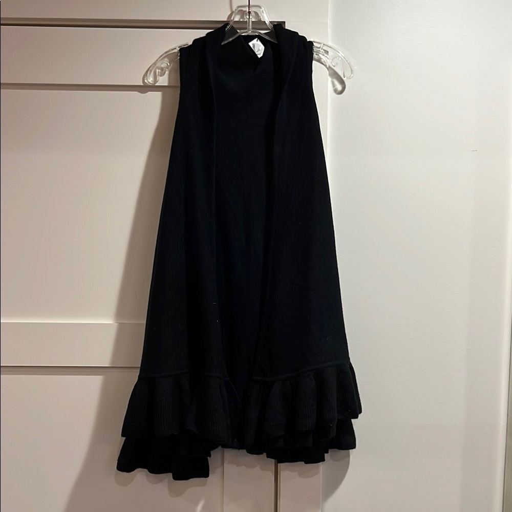 Anthropology NWT Do Everything in Love. Black Sleeveless Sweater Cape Jacket